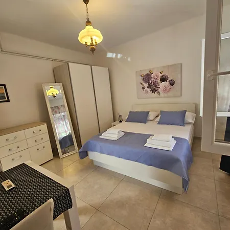 Lyra Apartment